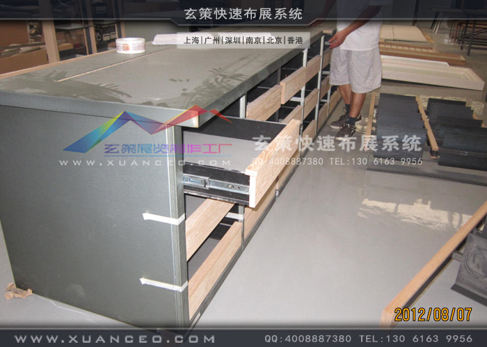 专卖店衣橱展示柜制作 专卖店衣橱展示柜制作