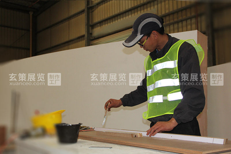 草莓网站APP展览工厂工人